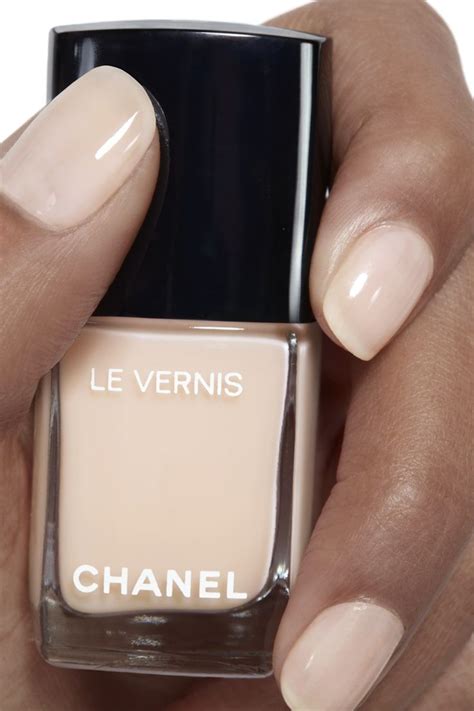 chanel nail polish 548 blanc white
